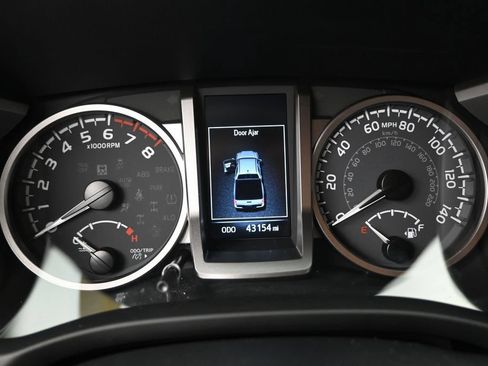 Used 2023 Toyota Tacoma SR5 w/ Technology Package RWD image 13