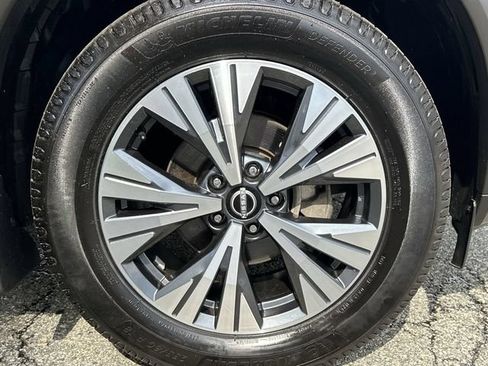 Certified 2023 Nissan Rogue SV w/ SV Premium B Package AWD/4WD image 13