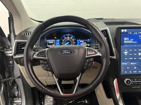 Used 2022 Ford Edge Titanium image 17