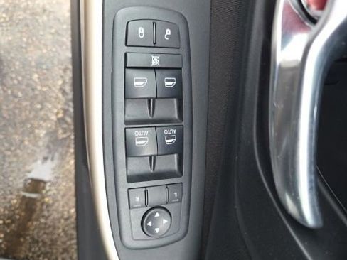 Used 2018 Jeep Cherokee Latitude w/ Comfort & Convenience Group image 11