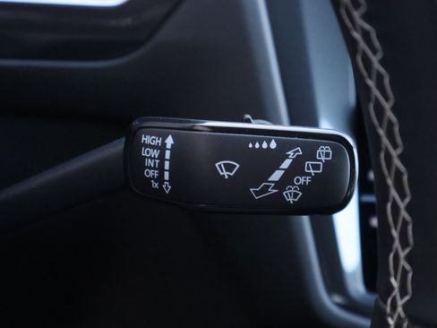 Used 2024 Volkswagen Tiguan SE image 32