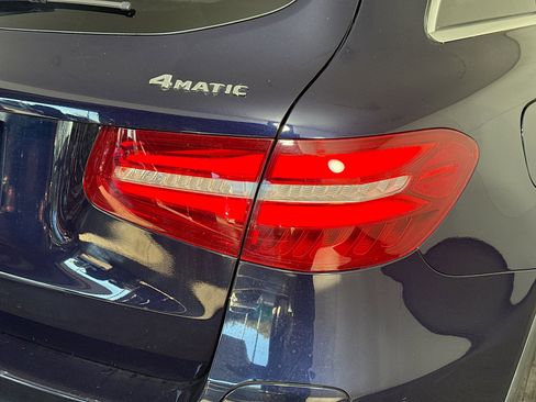 Used 2019 Mercedes-Benz GLC 350e 4MATIC image 34