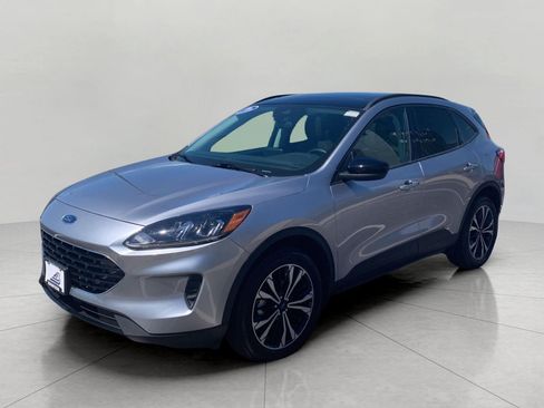 Used 2021 Ford Escape SE w/ SE Sport Appearance Package AWD/4WD image 4