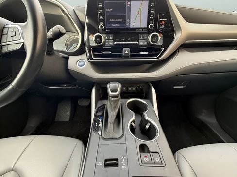Used 2021 Toyota Highlander XLE image 15