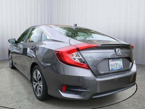 Used 2018 Honda Civic EX-T image 5