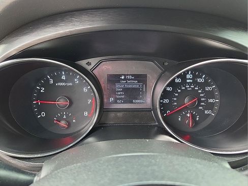 Used 2021 Kia Sedona EX FWD image 17