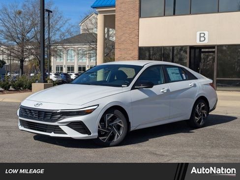 Used 2025 Hyundai Elantra Sport image 1