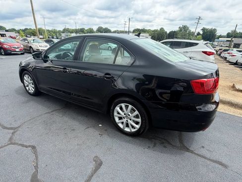 Used 2011 Volkswagen Jetta SE FWD image 5