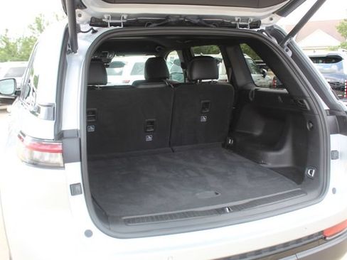 Used 2025 Jeep Grand Cherokee Altitude AWD/4WD image 6