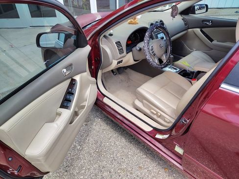 Used 2010 Nissan Altima 2.5 SL w/ Technology Pkg FWD image 13