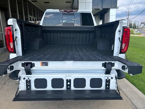 Used 2023 GMC Sierra 1500 AT4 w/ AT4 Premium Package AWD/4WD image 13