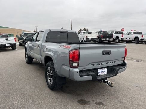 Used 2019 Toyota Tacoma TRD Sport w/ Technology Package image 13