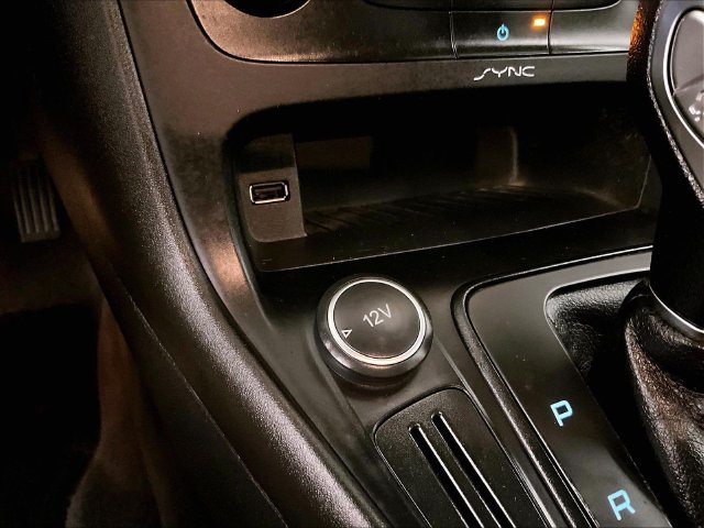 Used 2017 Ford Focus SE FWD image 32