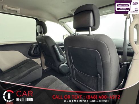 Used 2019 Dodge Grand Caravan SE w/ UConnect Hands-Free Group FWD image 38