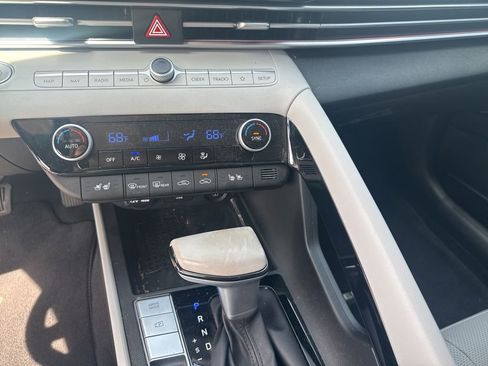 Used 2023 Hyundai Elantra Limited FWD image 11