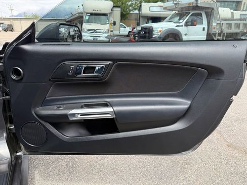 Used 2017 Ford Mustang GT RWD image 18