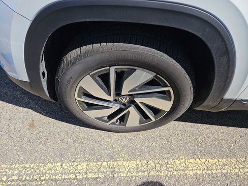 Certified 2024 Volkswagen Atlas SE AWD/4WD image 2