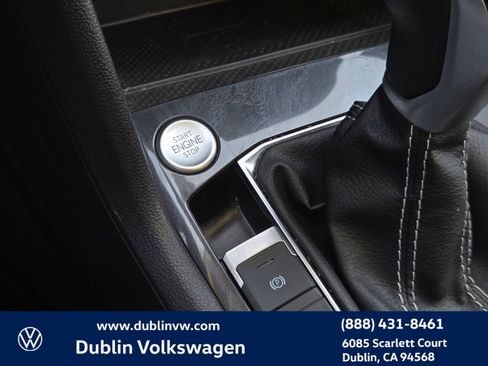 Used 2023 Volkswagen Tiguan SE w/ Panoramic Sunroof Package FWD image 18