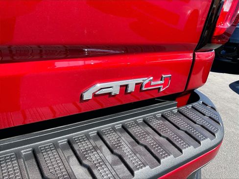 Used 2022 GMC Sierra 2500 AT4 w/ AT4 Preferred Package AWD/4WD image 11