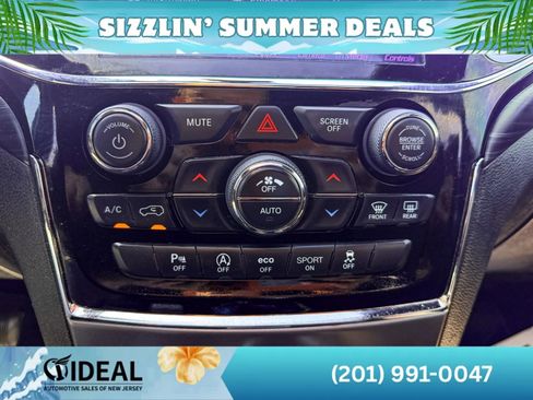 Used 2019 Jeep Grand Cherokee Laredo AWD/4WD image 26