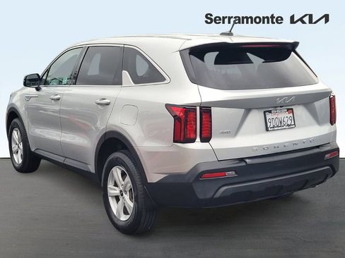 Used 2022 Kia Sorento LX AWD/4WD image 6