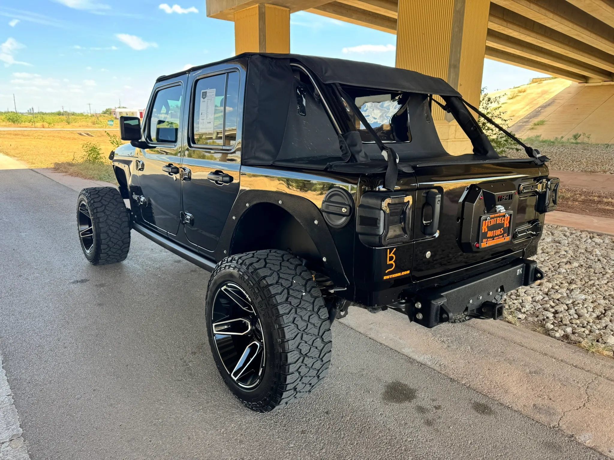 Used 2020 Jeep Wrangler Unlimited Sahara AWD/4WD image 5