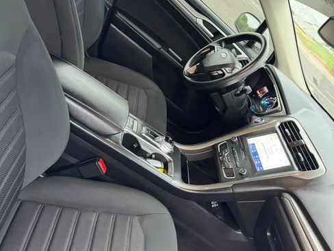 Used 2020 Ford Fusion SE FWD image 12