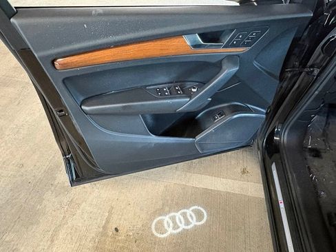 Used 2023 Audi Q5 2.0T Premium w/ Convenience Package AWD/4WD image 19