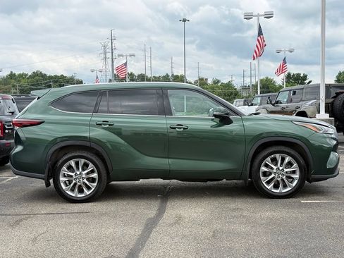 Used 2024 Toyota Highlander Limited AWD/4WD image 4