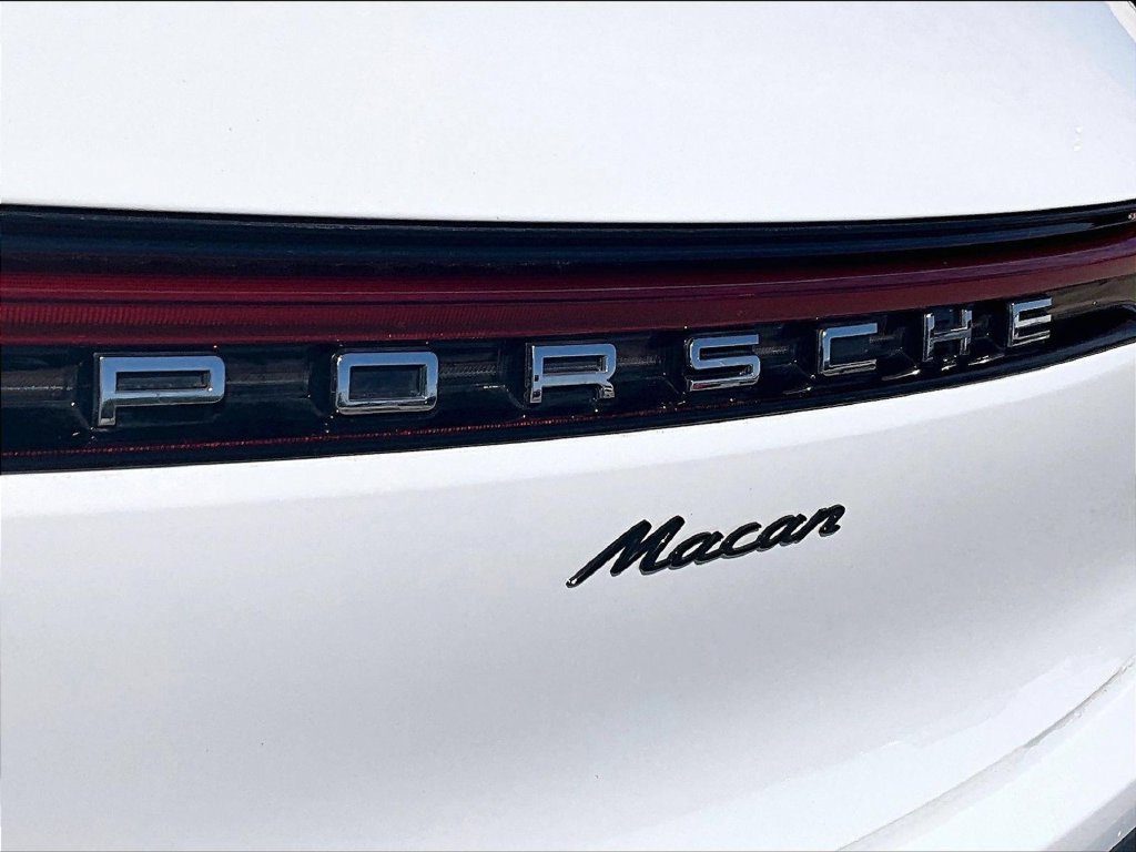 Certified 2026 Porsche Macan AWD/4WD image 22