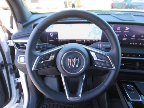 Used 2025 Buick Enclave Preferred image 17