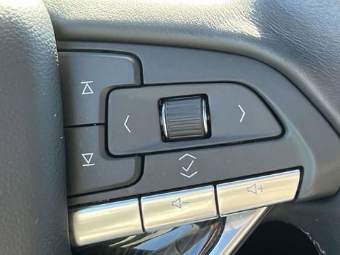 Used 2025 Cadillac XT6 Premium Luxury FWD image 25