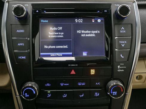 Used 2017 Toyota Camry LE w/ Moonroof Package FWD image 23