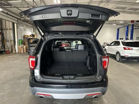 Used 2017 Ford Explorer XLT w/ Equipment Group 202A FWD image 25