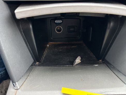 Used 2011 Toyota Camry LE image 22