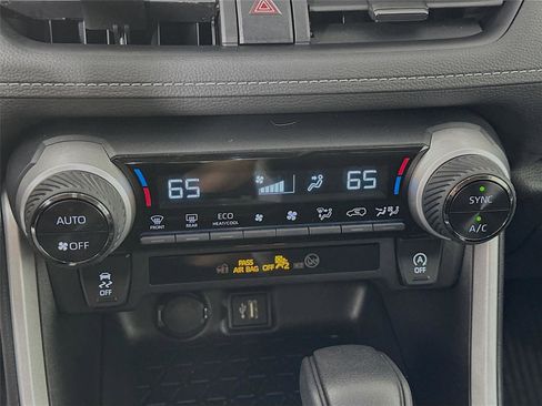 Used 2025 Toyota RAV4 XLE image 9