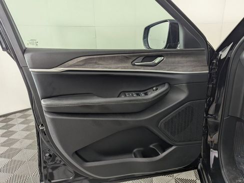 New 2026 Jeep Grand Cherokee Altitude RWD image 22