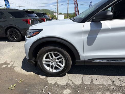 Used 2025 Ford Explorer Active AWD/4WD image 11