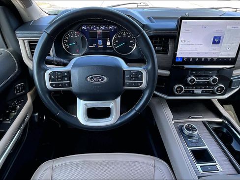 Used 2024 Ford Expedition Limited image 6
