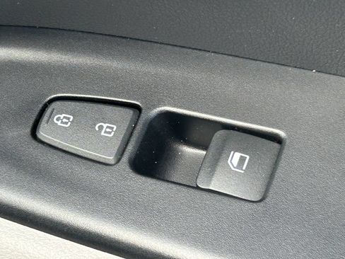 Used 2022 Hyundai Venue SEL FWD image 31