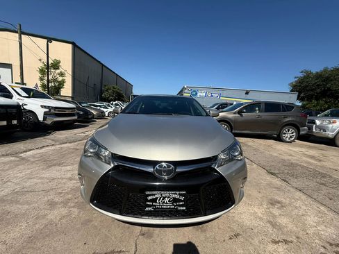Used 2017 Toyota Camry SE FWD image 2