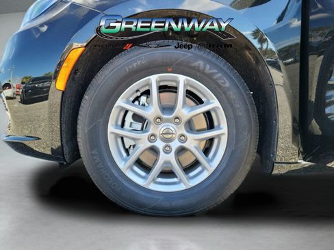Used 2023 Chrysler Pacifica Touring-L FWD image 31
