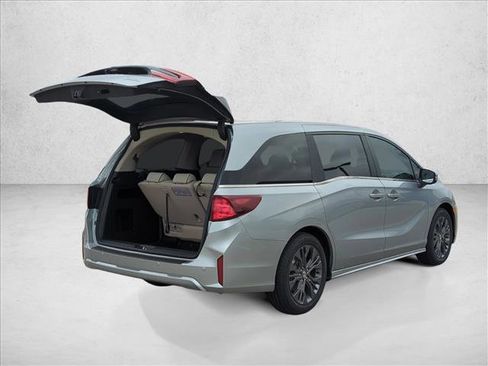 New 2026 Honda Odyssey Touring image 2