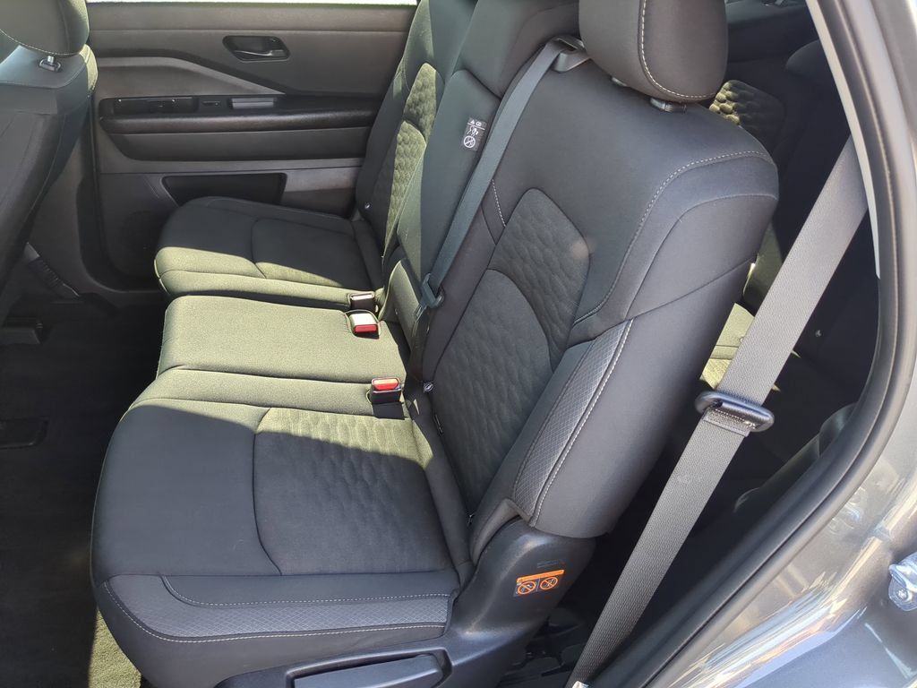 Used 2024 Nissan Pathfinder SV AWD/4WD image 16