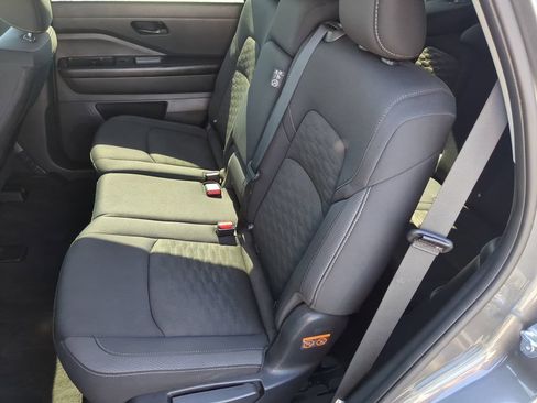 Used 2024 Nissan Pathfinder SV AWD/4WD image 16