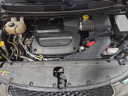 Used 2023 Chrysler Pacifica Touring-L FWD image 31