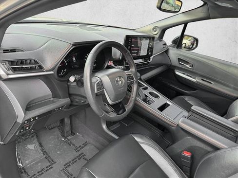 Used 2022 Toyota Sienna XSE w/ XSE Plus Package FWD image 10