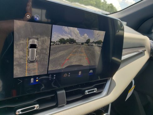 New 2026 Chevrolet Equinox LT w/ Convenience Package II FWD image 38