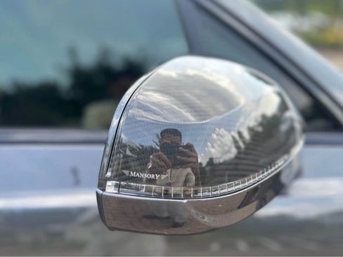 Used 2018 Bentley Bentayga image 7