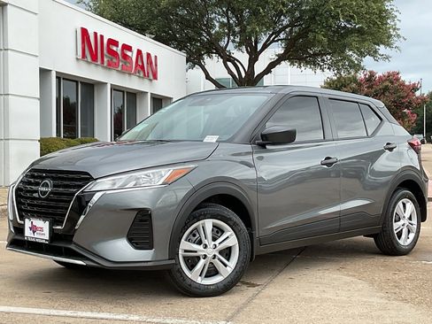 New 2025 Nissan Kicks Play S image 2